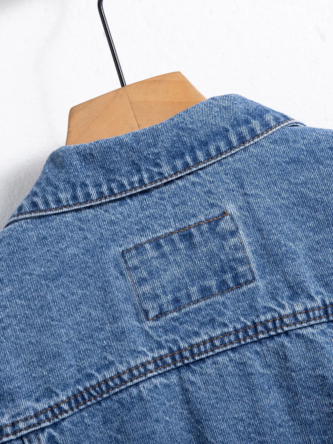 Men’s Blue Denim Jacket – Multi-Pocket Casual Street Style