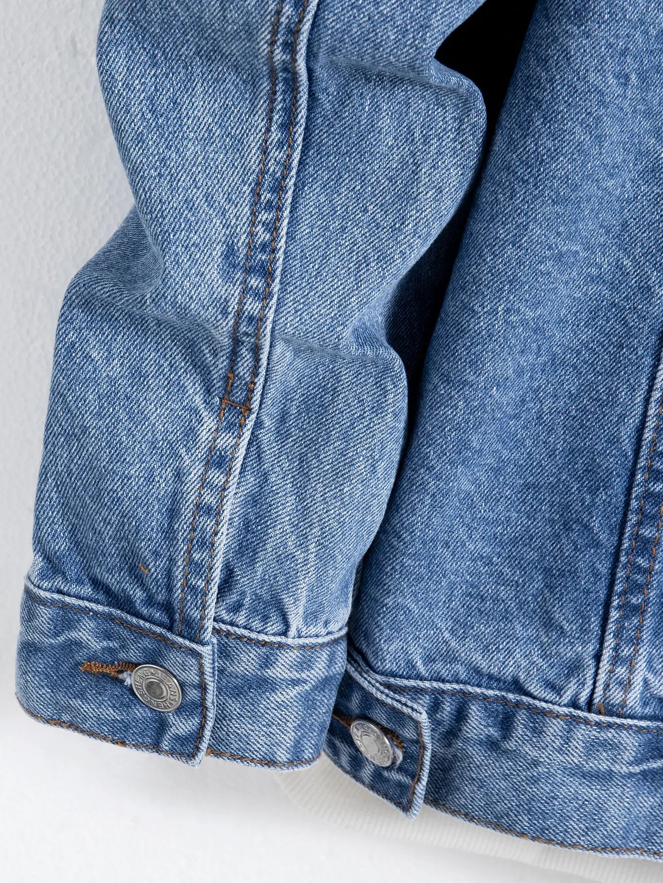 Men’s Blue Denim Jacket – Multi-Pocket Casual Street Style