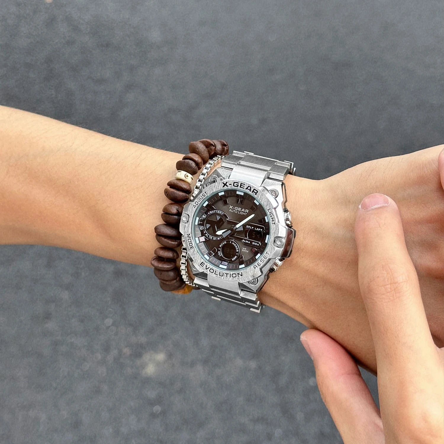 Men's waterproof watch with timer and alarm functions
