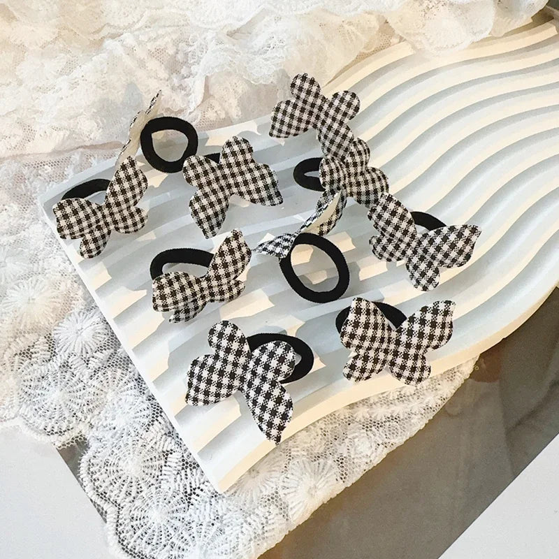 10/30 pcs kids’ cartoon hairbands.