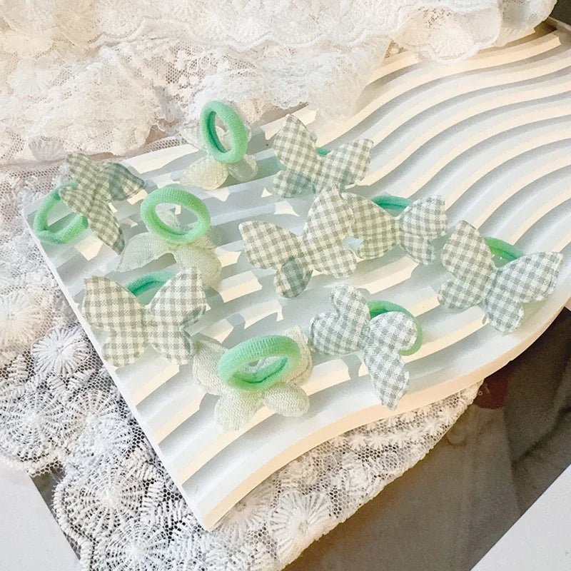 10/30 pcs kids’ cartoon hairbands.