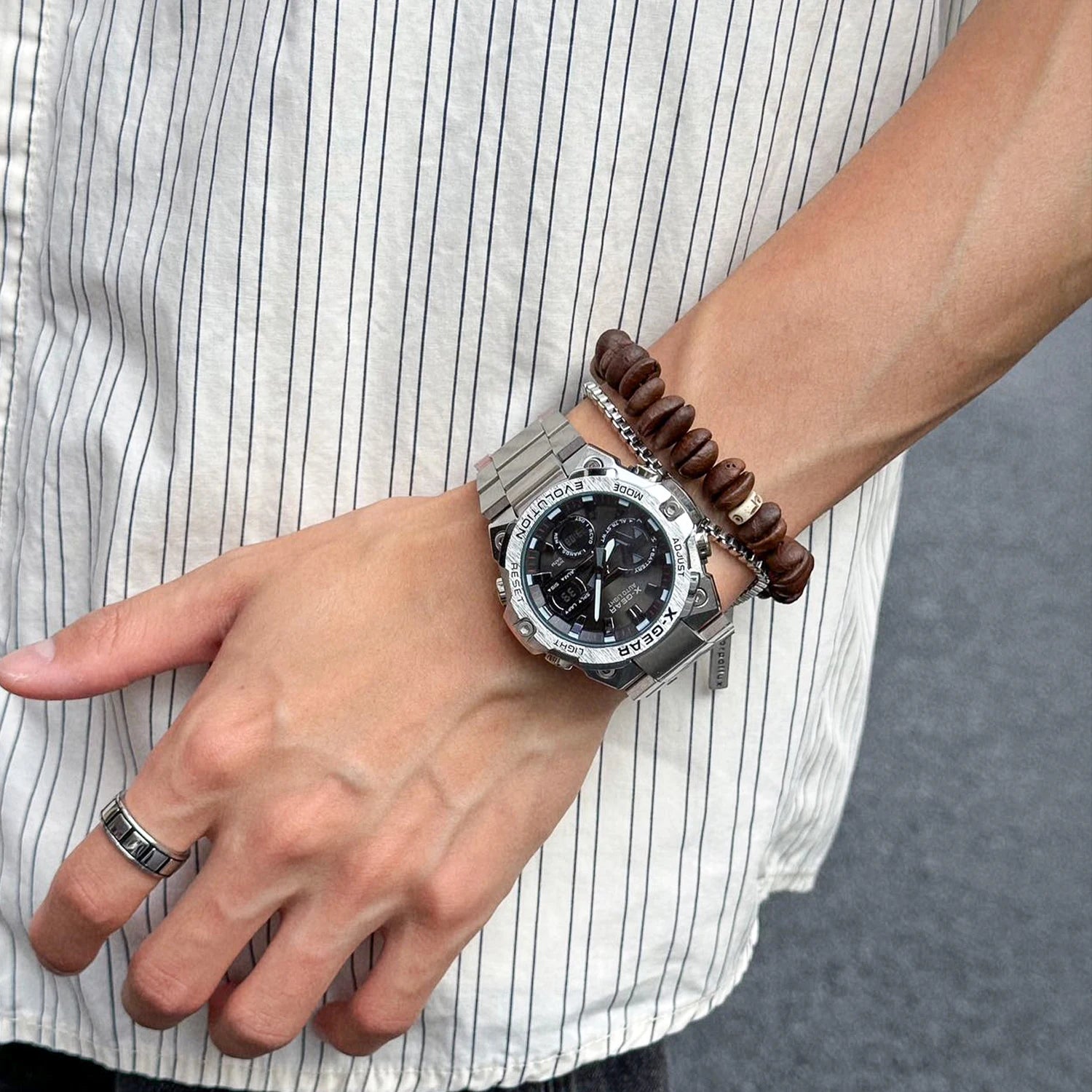 Men's waterproof watch with timer and alarm functions